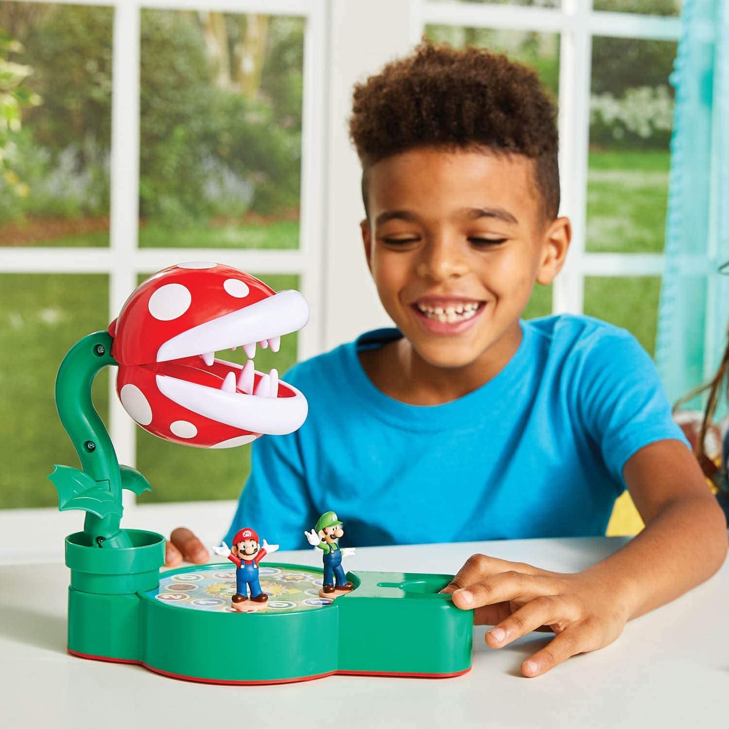 Super Mario Piranha Plant Escape! - Tabletop Action Game for Ages 4+ with 2 Collectible Super Mario Action Figures