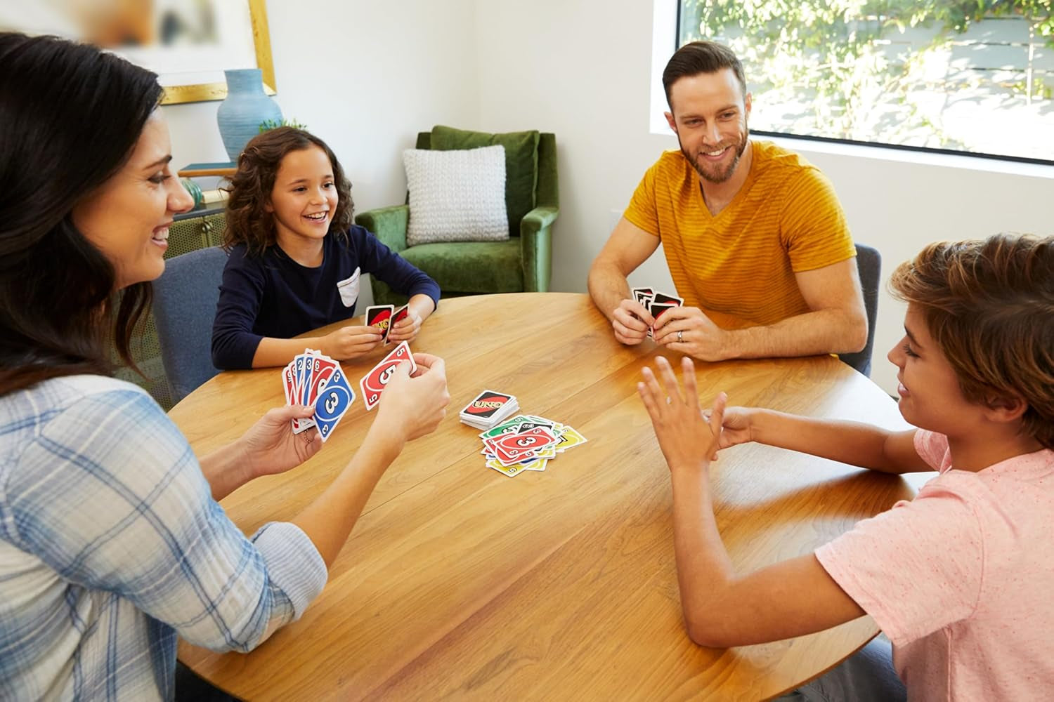 UNO Card Game for Family Night, Travel Game & Gift for Kids in a Collectible Storage Tin for 2-10 Players (Amazon Exclusive)