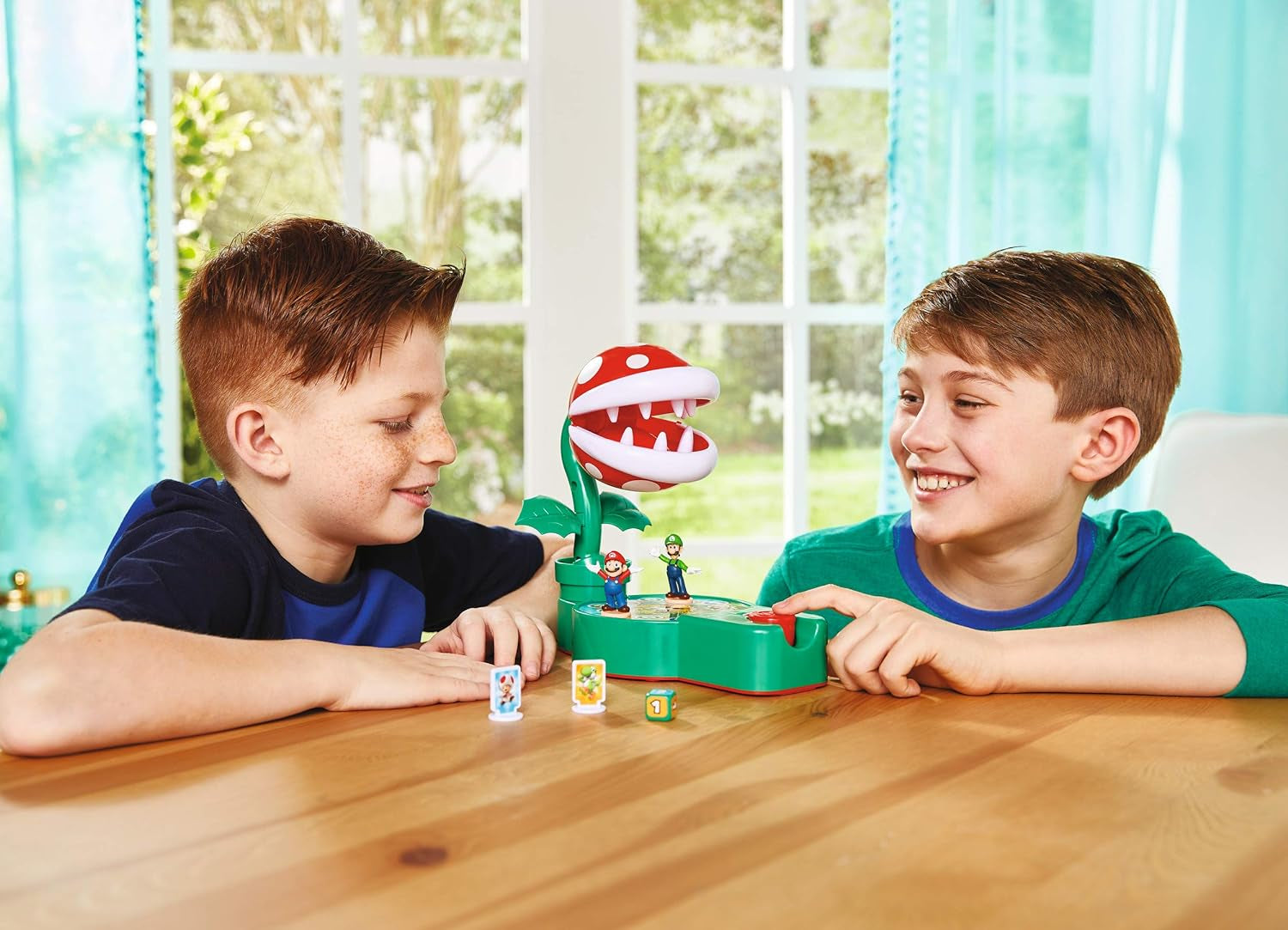 Super Mario Piranha Plant Escape! - Tabletop Action Game for Ages 4+ with 2 Collectible Super Mario Action Figures